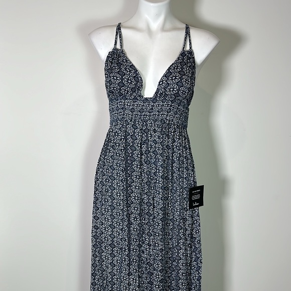 LULU’S MAXI DRESS - Picture 2 of 10